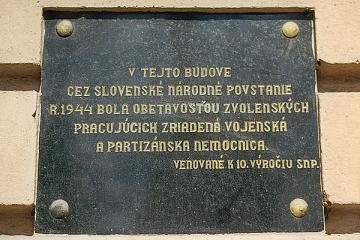 Pamätná tabuľa - Vojenská a partizánska Pamätná tabuľa - Vojenská a partizánska