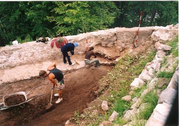 Pustý hrad - archeologické práce, autor: PhDr. Václav Hanuliak Pustý hrad - archeologické práce, autor: PhDr. Václav Hanuliak