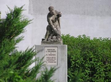 Pamätník - Generálom J. Golianovi a R. Viestovi Pamätník - Generálom J. Golianovi a R. Viestovi