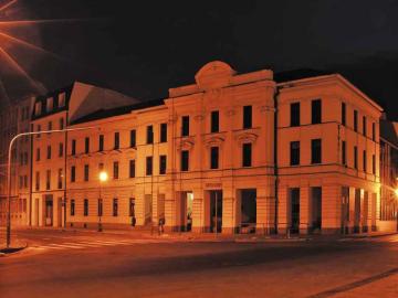 Divadlo Jozefa Gregora-Tajovského (nočné foto) Divadelná ulica 1727/3, NKP Divadlo Jozefa Gregora-Tajovského (nočné foto) Divadelná ulica 1727/3, NKP