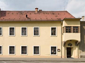 Meštiansky dom “Modranská vináreň”, Námestie SNP 36/51, NKP Meštiansky dom “Modranská vináreň”, Námestie SNP 36/51, NKP