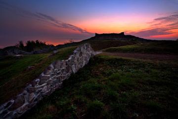 Večerný Pustý hrad Večerný Pustý hrad